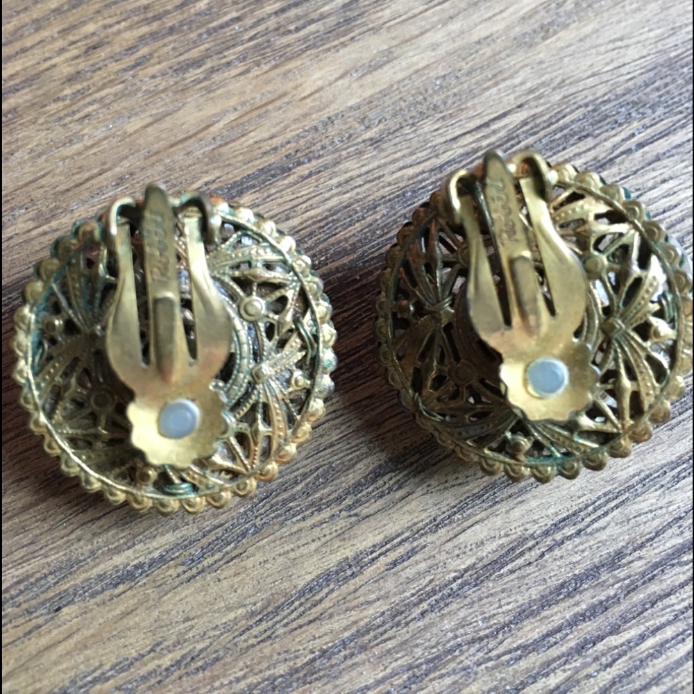VINTAGE 1950’s ROBERT CLIP ON EARRINGS - Picture 3 of 6
